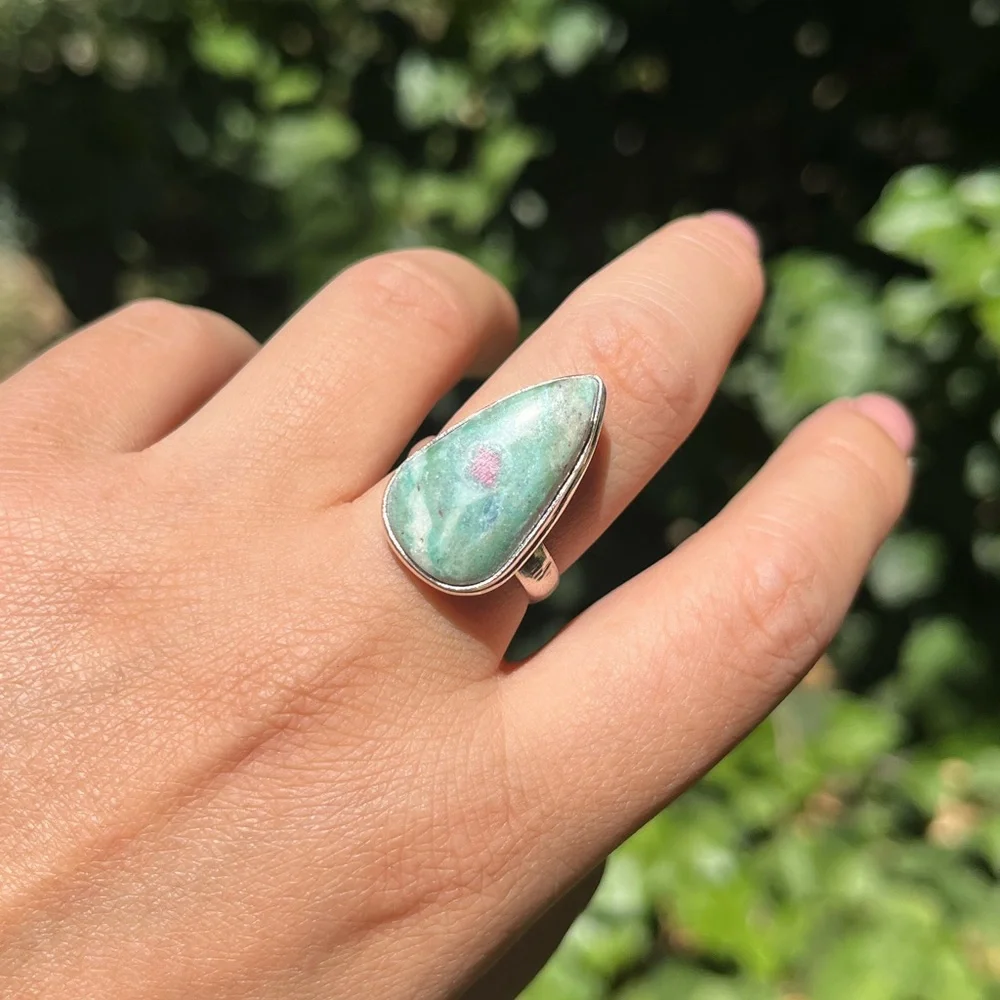 Size 7.5 925 Silver plated‎ fuchisite ring